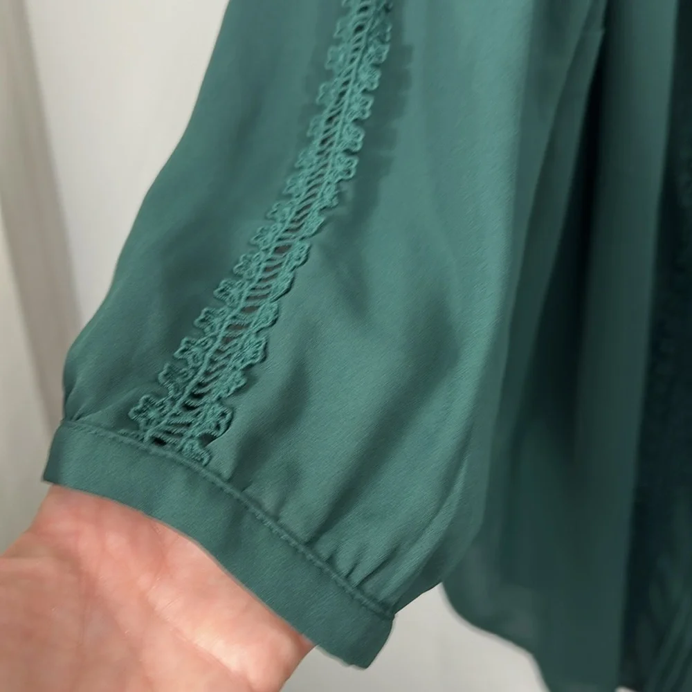 41 Hawthorne Fillmore crochet detail blouse dark green size 2X. NWT.